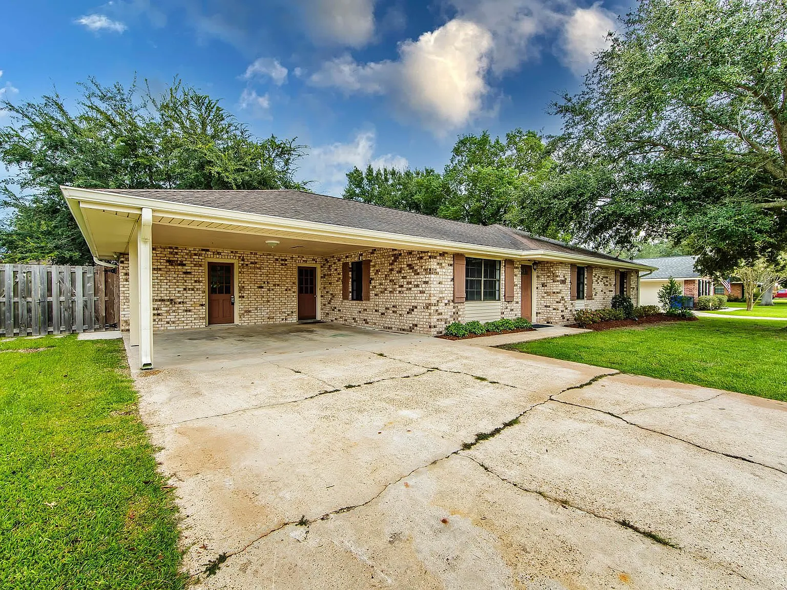 3 bed, 2030 sqft, $2,300 — Photo 2