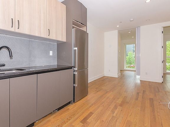 3rd image of 171 Linden Blvd #3E