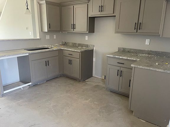 3rd image of 822 Marquette Ln