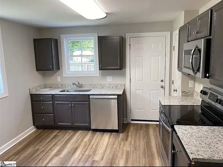 410 S Texas Ave — Photo 2
