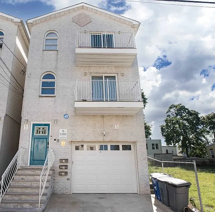 119 Armstrong Ave #2