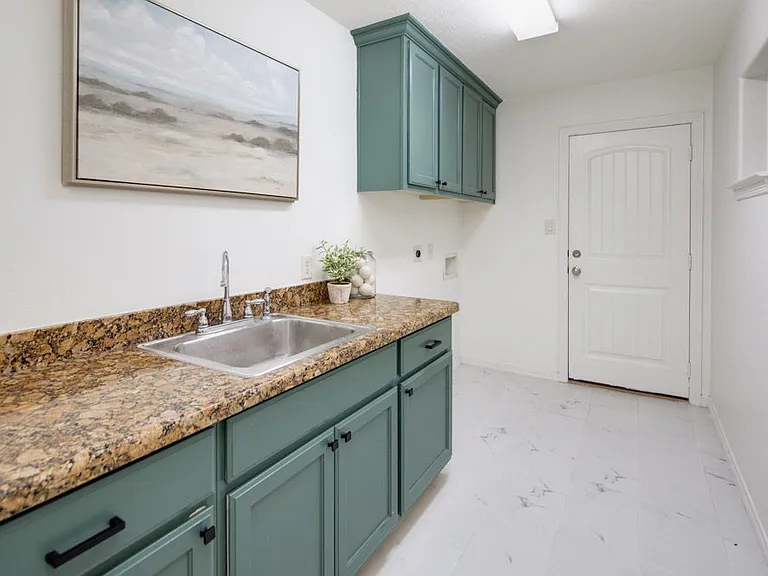 1203 Beacon Ct — Photo 20