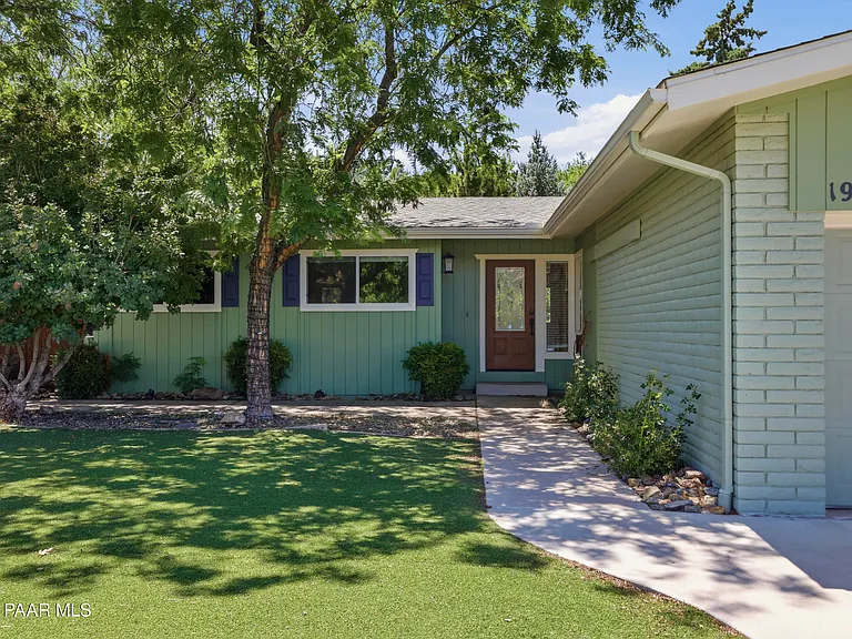 1978 Catalpa Cir — Photo 5