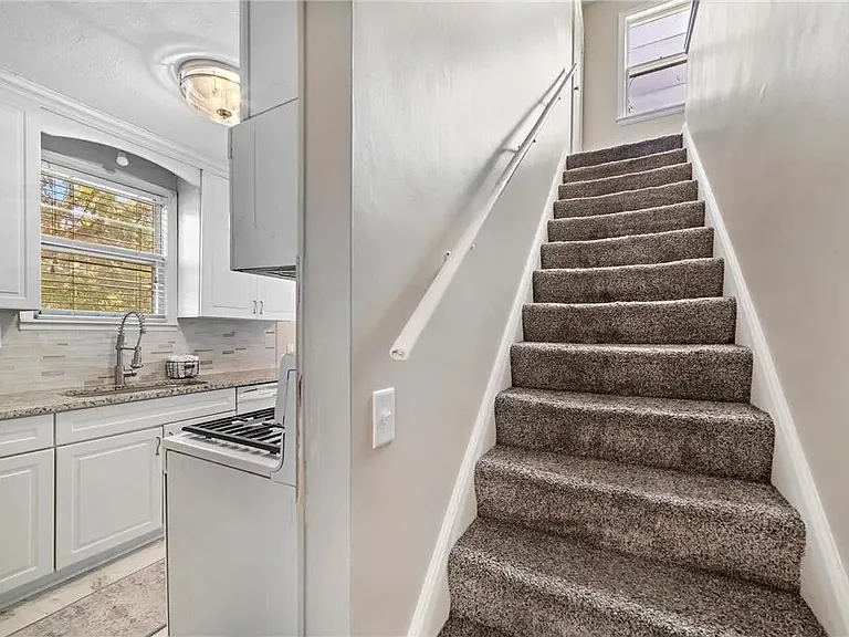 4014 Regent Ave N — Photo 17
