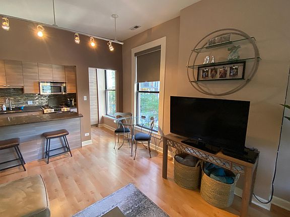 3rd image of 1 E Huron St Ste 3