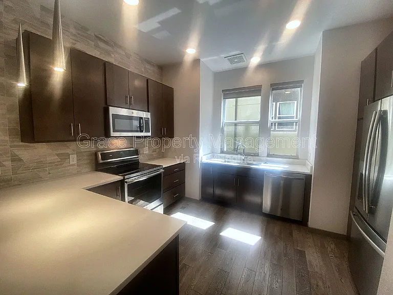 2200 Tremont Pl #6 — Photo 8