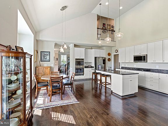 5th image of 35833 Peninsula Ct