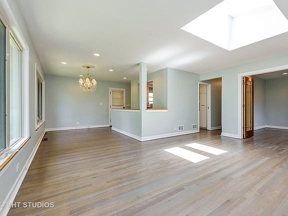 3rd image of 2421 Crawford Ave