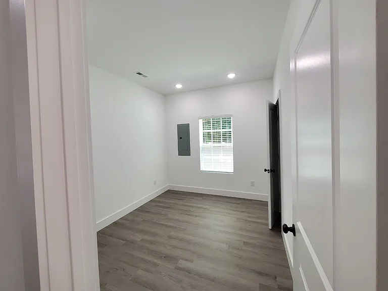 818 Berry Rd — Photo 18