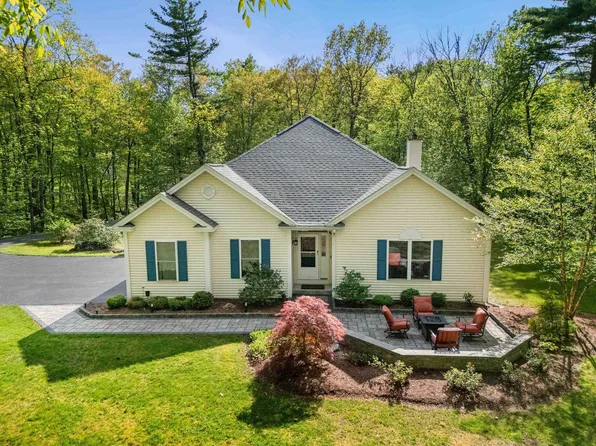 7 Danbury Court, Londonderry, NH 03053