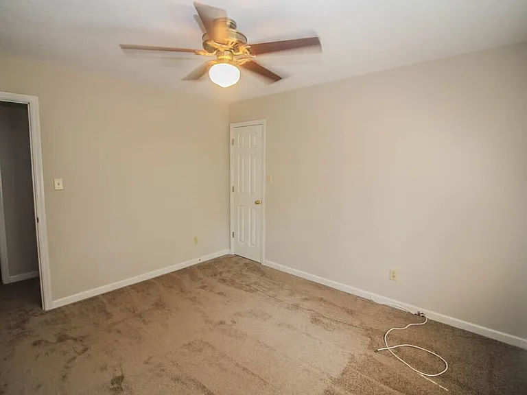 246 Farmington Dr W — Photo 36