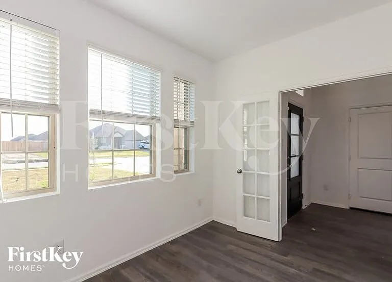 7307 Hillside Ave — Photo 3