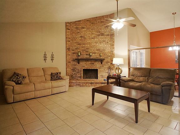 4th image of 3828 Mulberry Ln