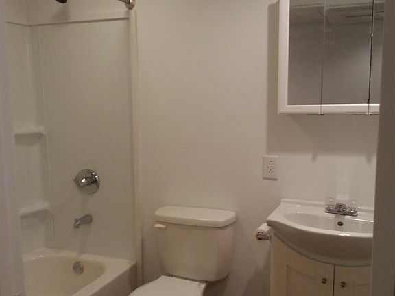 5th image of 2707 Chesterfield Ave APT E