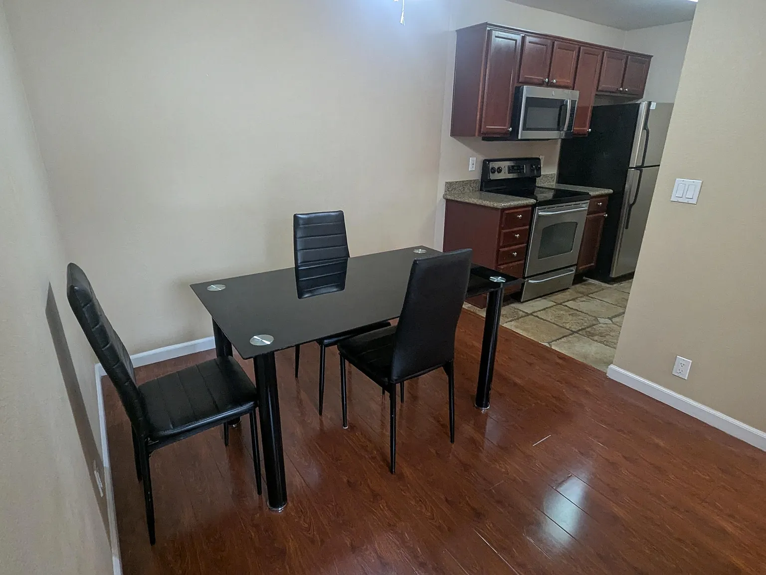 2 bed, 840 sqft, $2,850 — Photo 4