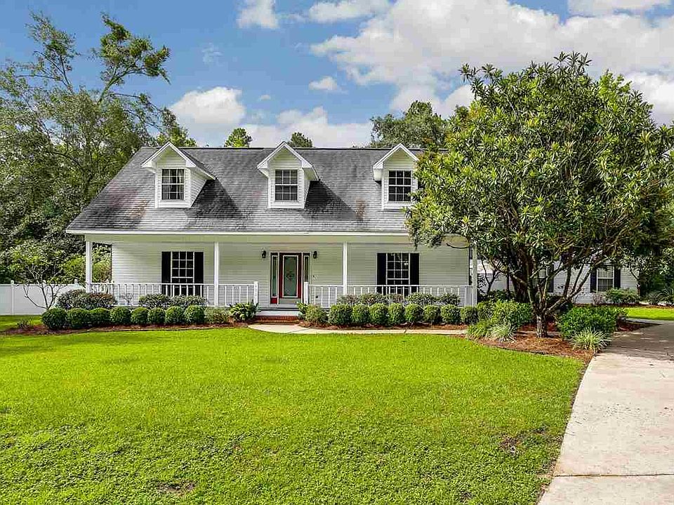 1st image of 493 Pinebrook Cir