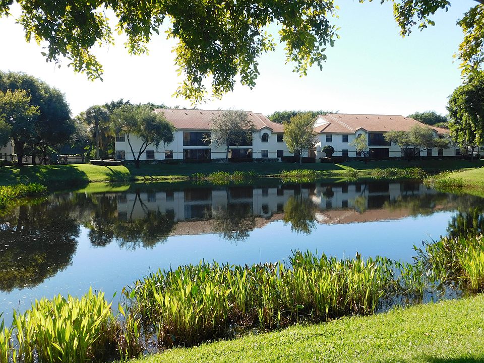 1st image of 5136 Floria Dr APT K