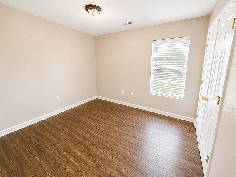 2324 Kentucky Ave — Photo 9