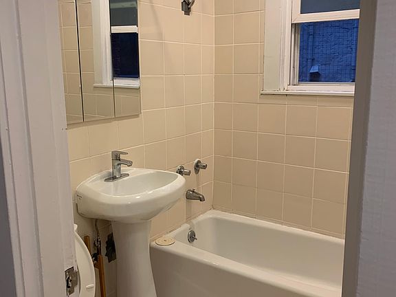 3rd image of 925 Leavenworth St #5