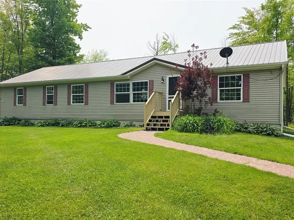 5303 Dove Rd, Smiths Creek, MI 48074