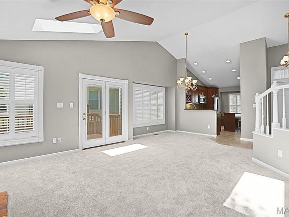 5th image of 2042 King Arthur Ct