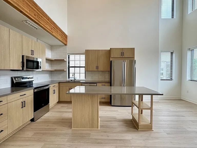 2913 N Oak Trafficway #2935 — Photo 5