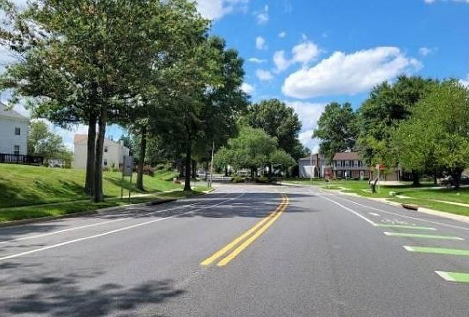 Exterior Neighborhood (street photo)