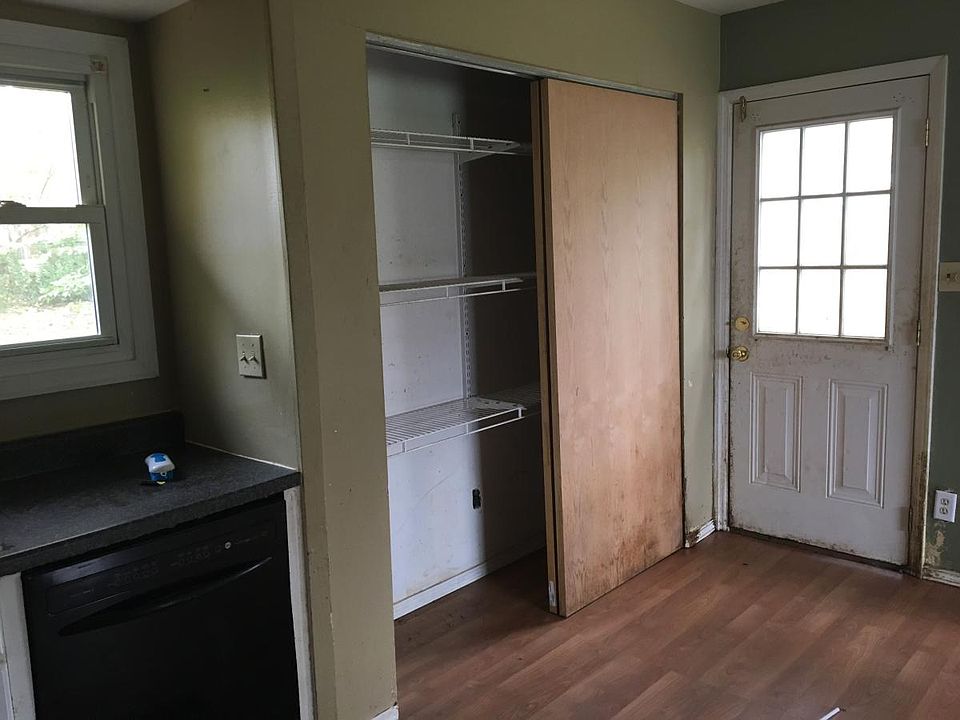 2nd image of 303 Navaho Dr