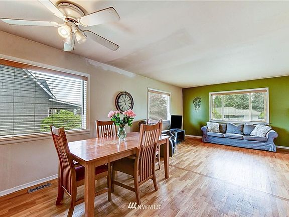 3rd image of 427 Avenue J