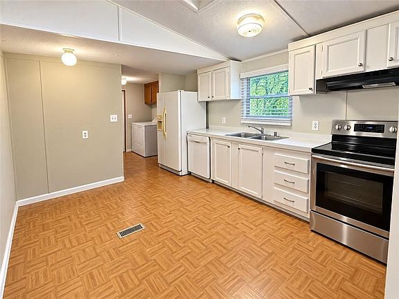 4th image of 729 Doster Cir