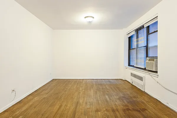 Sold by Manhattan Flats | media 5