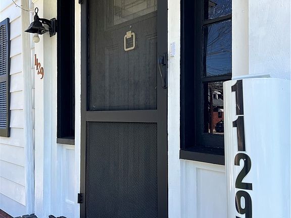 3rd image of 1129 Avon St