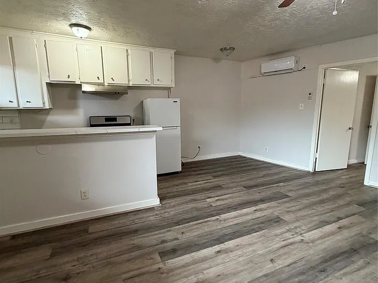 4811 Oakland St #10 — Photo 4