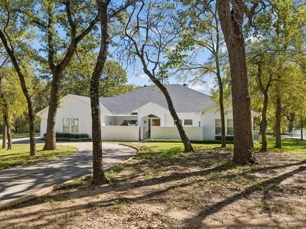 951 Oak Hill Ct, Crossroads, TX 76227