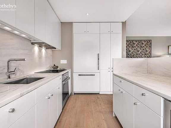 5th image of 200 E 62nd St APT 27B