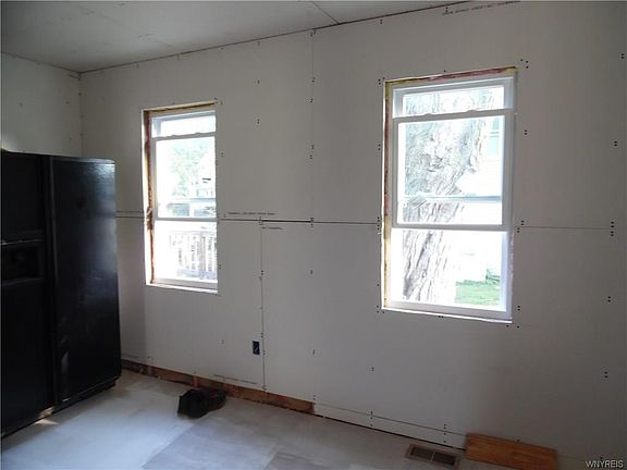5th image of 217 Orchard Ave