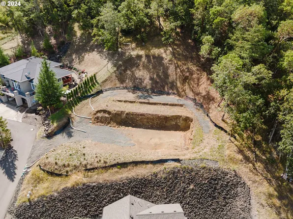 233 Winchester Creek Ave, Winchester, OR 97495