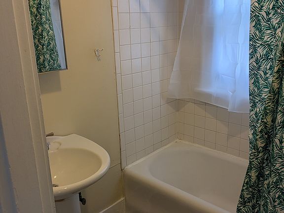 5th image of 210 W Pleasant St