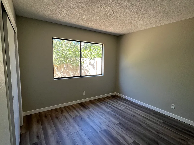 9208 Langdon Ave — Photo 24