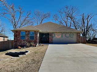 1404 Love Ln, Gentry, AR 72734