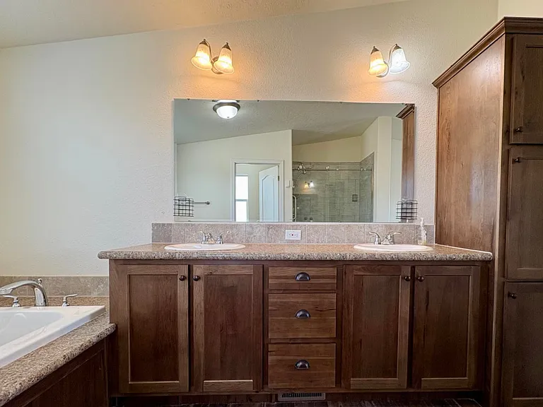 1415 Van Diest Rd — Photo 16