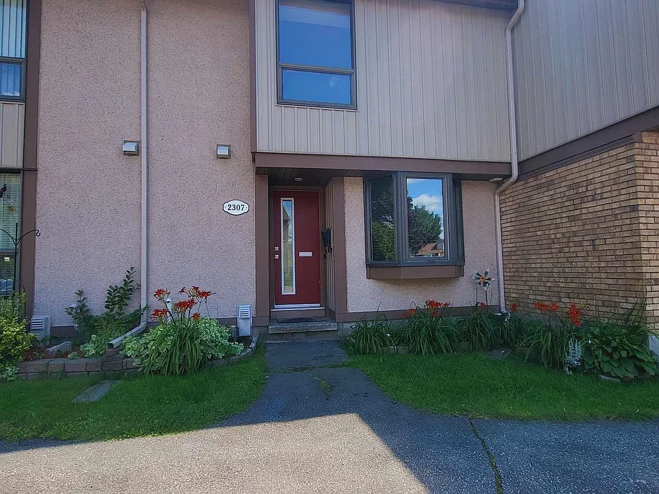 2307 Stonehenge Cres