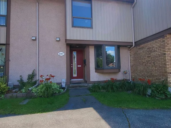 2307 Stonehenge Cres, Ottawa, ON K1B 4N7
