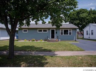 52 Schum Ln, Rochester, NY 14609