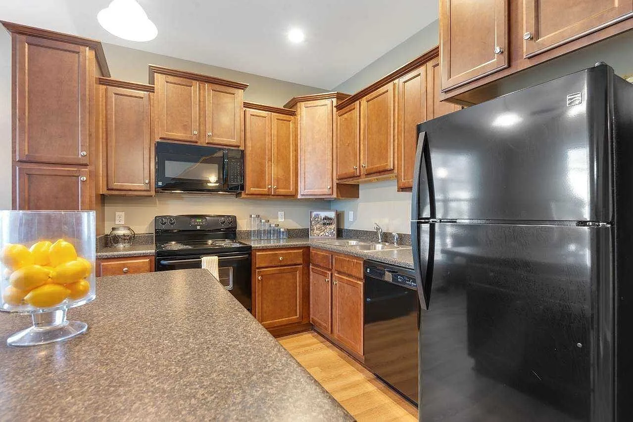 3 bed, 3.0 bath, 1307 sqft, $1,350 — Photo 4