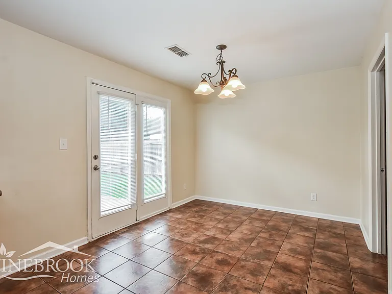 400 Jasmine Dr — Photo 6