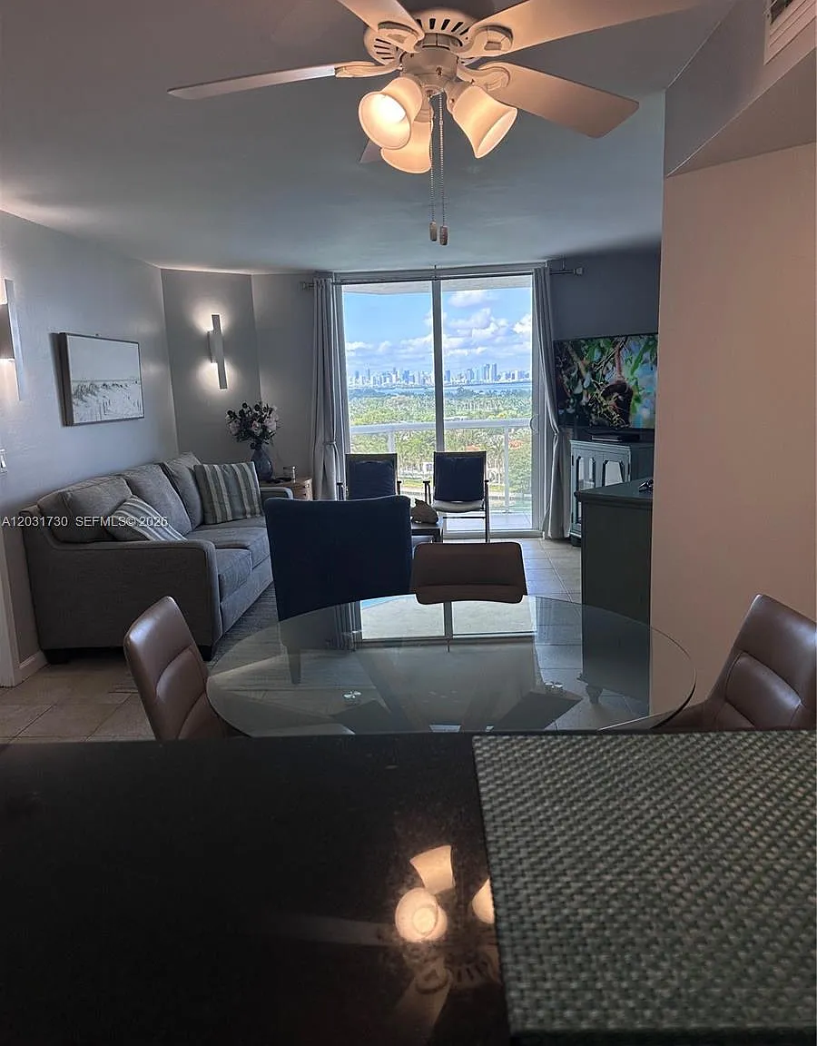 La Rive Gauche Condo — Photo 3
