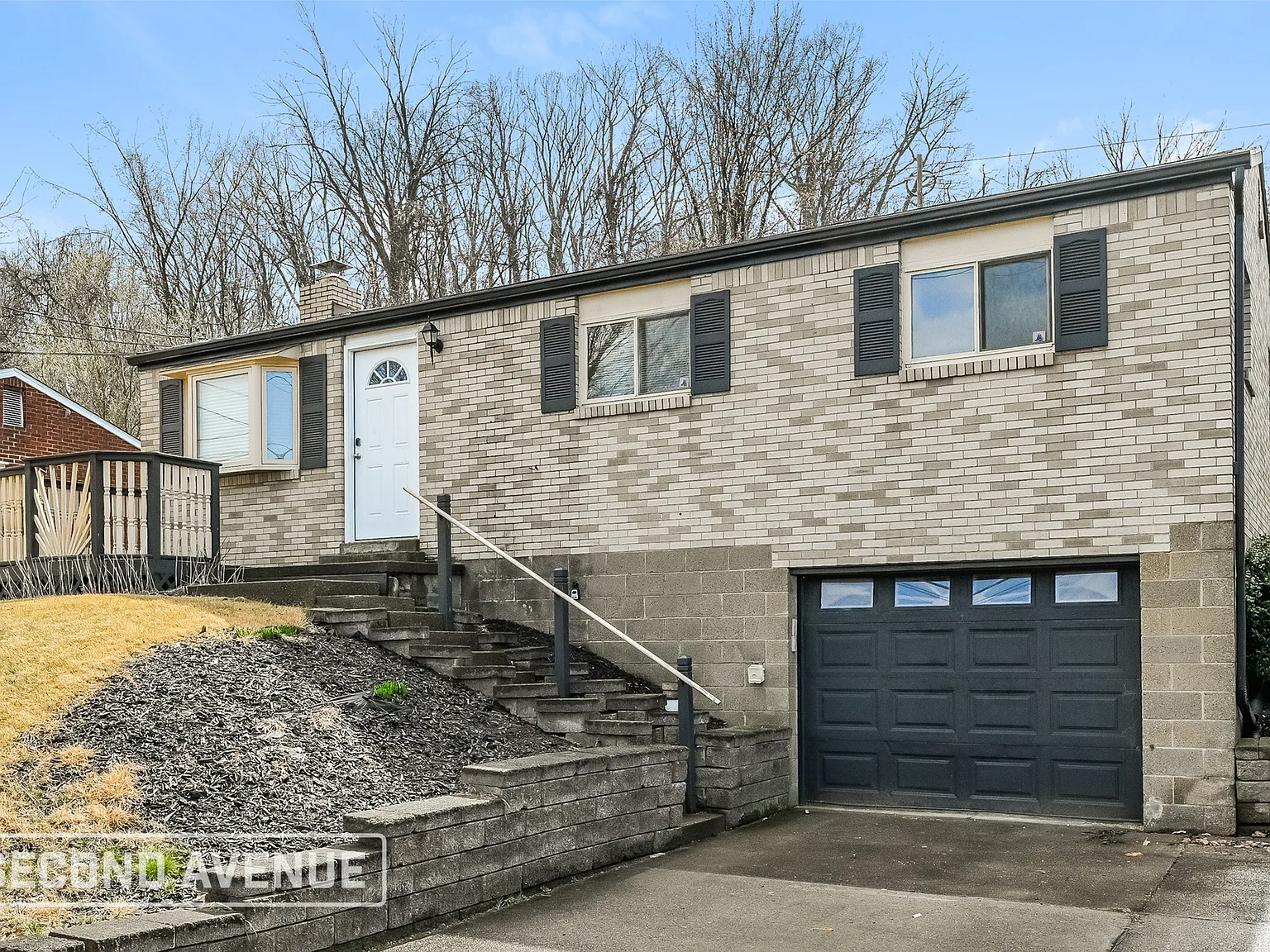 3 bed, 1.5 bath, 1042 sqft, $1,618 — Photo 2