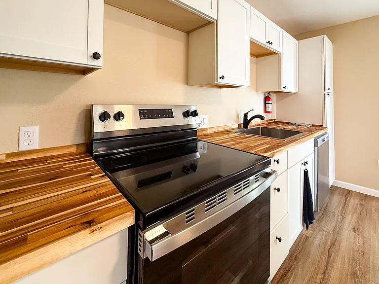 501 E 2nd Ave #6 — Photo 10