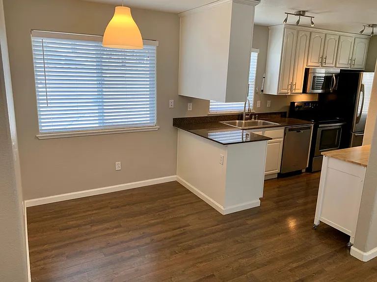Dining/kitchen